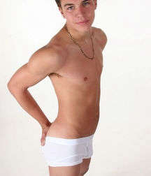 HOT BRIT BOY 2 593f04659e72e.jpg