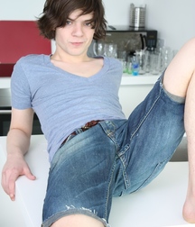 EMO HOTTIE SANDY 593f6d5b41f8b.jpg