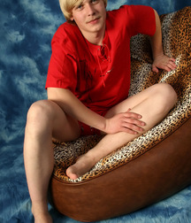HOT BLONDE BOY 595176b3ad007.jpg