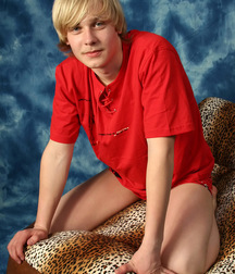 HOT BLONDE BOY 595176cbce67b.jpg
