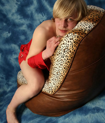HOT BLONDE BOY 595176e305da4.jpg
