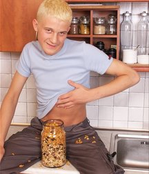BLONDE BOY AXEL 1 59c46503309de.jpg