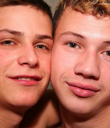 Freddy & Matt Bathtime 5a1fc012dbe37.jpg