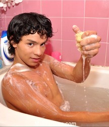 LEANDRO TUB FUN