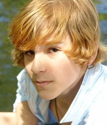 Blond Boy (no porn) 5b5a3c0200dfe.jpg