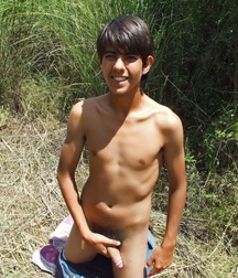 LATIN BOY WILLY 5b5cec15629d0.jpg