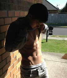 Web finds - TUMMY BOYS 5b91035b2319e.jpg