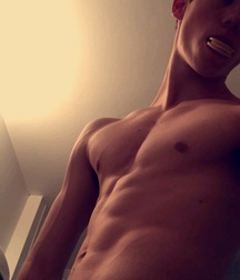 Max selfies 5830bf378baaf.jpg