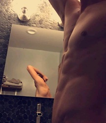 Max selfies 5830bf3cc95f3.jpg