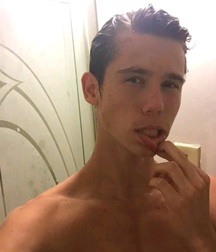 Max selfies 5830bf4055642.jpg
