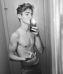 Fun insta Boys 5bf06cda15138.png
