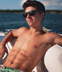 Cute boys 5d7b795e1c4d4.png