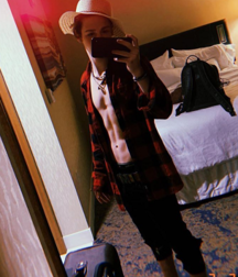 Cute boys 5d7b796d3c67e.png