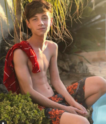 Cute boys 5d7b79987ea7c.png