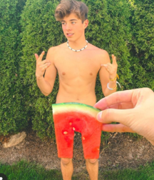 Cute boys 5d7b79a7a9d7e.png