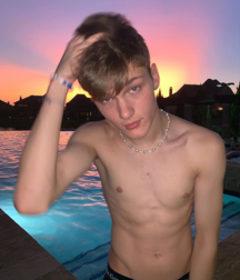 More cute boys 5d7b7a9725c91.png