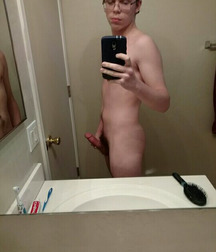 Boys naked and phone 5da4dd9f63670.jpg