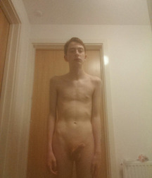 Boys naked and phone 5da4dda58503a.jpg