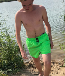 Boys naked and phone 5da4ddb13339f.png
