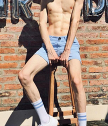 Boys naked and phone 5da4ddb2e8357.png