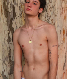 Boys naked and phone 5da4ddce88e0c.png