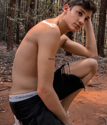 Boys naked and phone 5da4dddc789f3.png