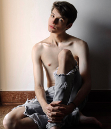 Boys naked and phone 5da4dde3dc9a5.png