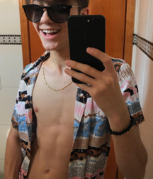 Boys naked and phone 5da4ddede0e58.png