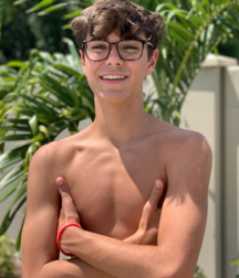 NN boys models and sport 5df27e73a376a.png