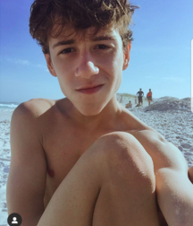NN boys models and sport 5df27eb9c6a70.png