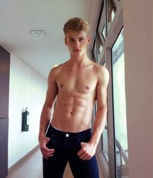 Hot Boys 2 5df3d5e2bb1b9.jpg