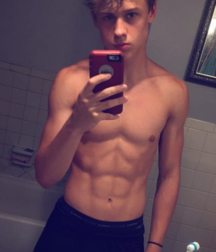 Very cute boys 5df3dfcf6e681.png