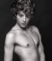 Very cute boys 5df3e0110683a.png