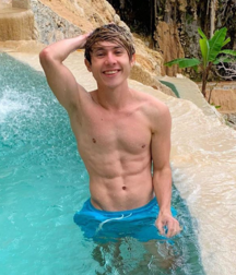 Very cute boys 5df3e0564fa6c.png