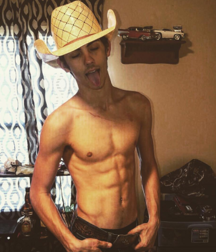 Boys models NN série 1 twink tube 5e1330039dbde.png