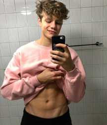 Teens on insta 4 5e26d2cd8eb4b.png