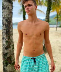 Teens on beach série 1 NN 5e554ce5aa34e.png