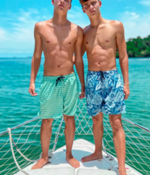 Teens on beach série 1 NN 5e554cf3f2823.png