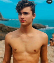 Teens on beach série 1 NN 5e554d18eb7d9.png