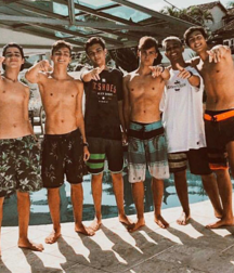 Teens on beach série 1 NN 5e554d4c1d731.png