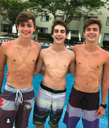 Teens on beach série 1 NN 5e554d6d94ea4.png