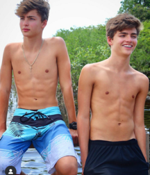 Teens on beach série 1 NN 5e554d76901db.png