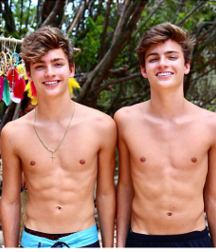 Teens on beach série 1 NN 5e554d7962fce.png