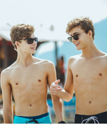 Teens on beach série 1 NN 5e554d86cef8b.png
