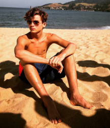 Teens on beach série 1 NN 5e554da734303.png
