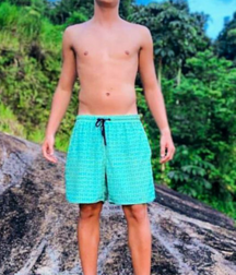 Teens on beach série 1 NN 5e554dadcb0c6.png