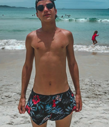 Teens on beach série 1 NN 5e554dcf9327f.png