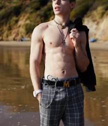 Teens outdoor, NN 5e554e5c75995.png