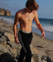Teens outdoor, NN 5e554eaf9a02f.png