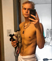 Cute teens extra 5e654d6f01213.png